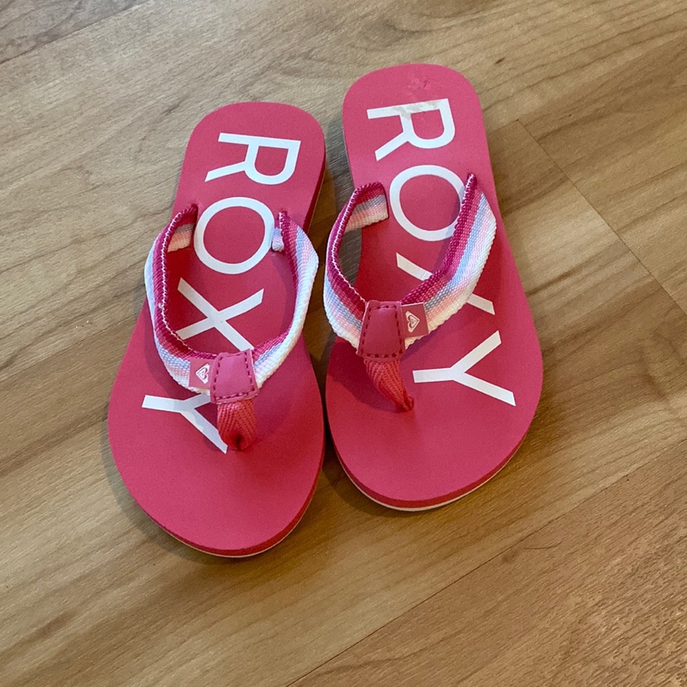 NWOT Roxy girl flip flops